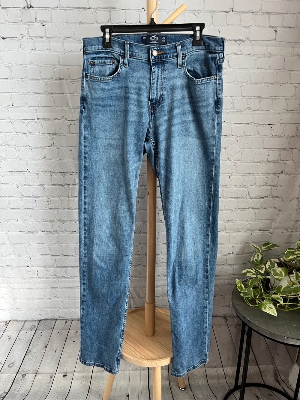 Hollister Men’s Straight Epic Flex Jeans - Light Blue Wash W32 L 36